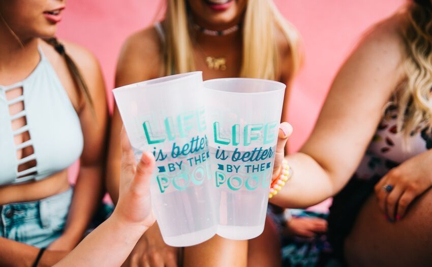 friends to avoid women with drinking glasses