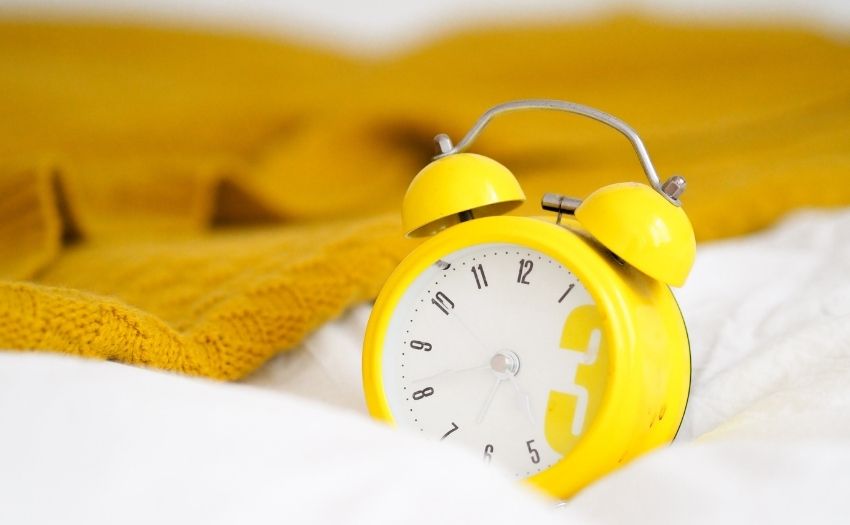 picture of a yellow clock